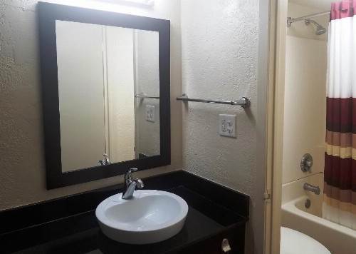 Red Roof Inn San Antonio Northeast - Rittiman Rd - image 8