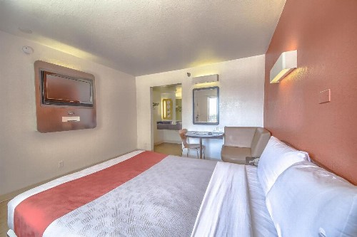 Motel 6-San Antonio TX - Fiesta - image 2