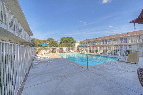 Motel 6-San Antonio TX - Fiesta - image 38