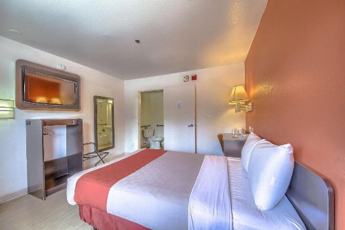 Motel 6-San Antonio TX - Fiesta - image 4