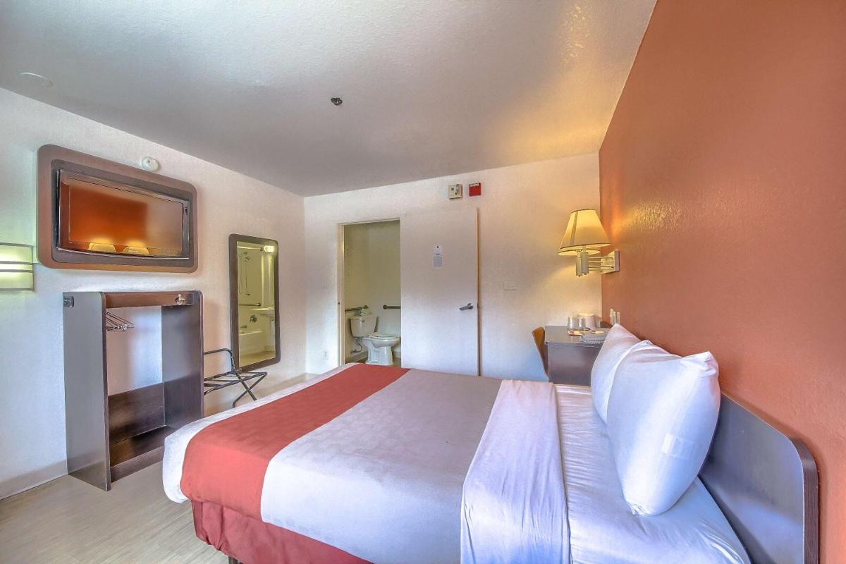 Motel 6-San Antonio TX - Fiesta - image 4