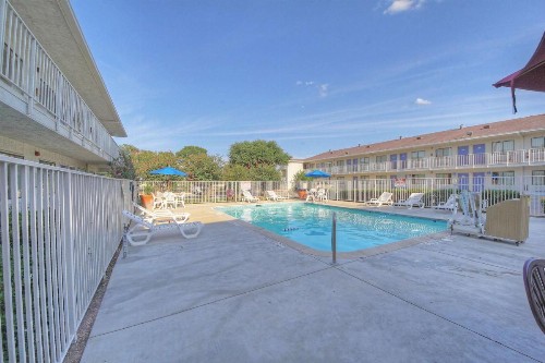Motel 6-San Antonio TX - Fiesta - image 40