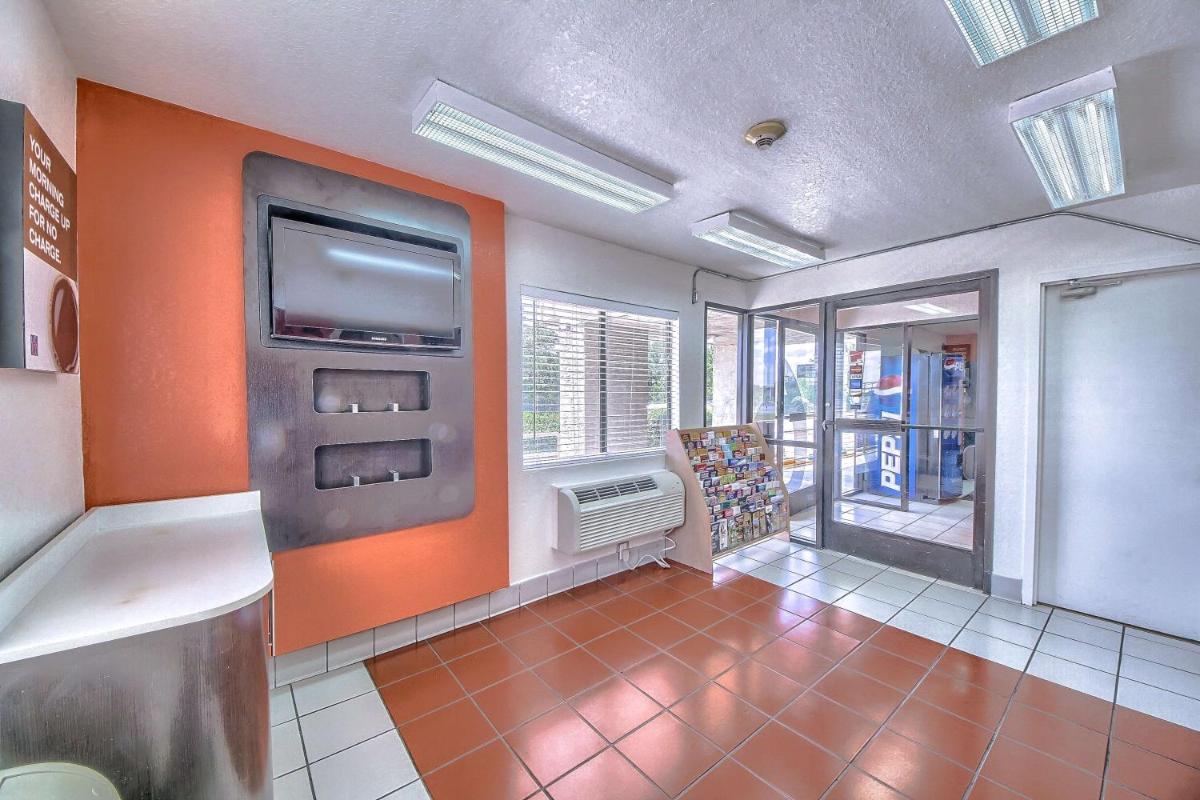 Motel 6-San Antonio TX - Fiesta - image 5