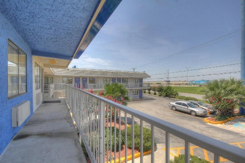 Motel 6-San Antonio TX - Fort Sam Houston - image 2