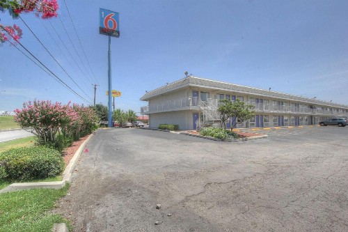 Motel 6-San Antonio TX - Fort Sam Houston - image 22