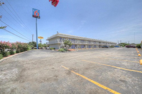Motel 6-San Antonio TX - Fort Sam Houston - image 26