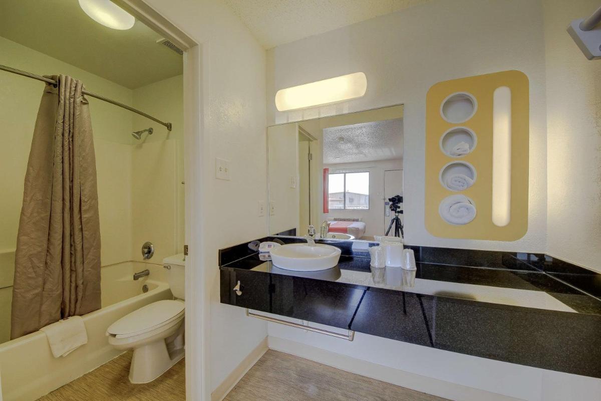Motel 6-San Antonio TX - Fort Sam Houston - image 4