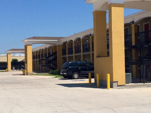 Super 8 by Wyndham San Antonio Near Fort Sam Houston - image 28