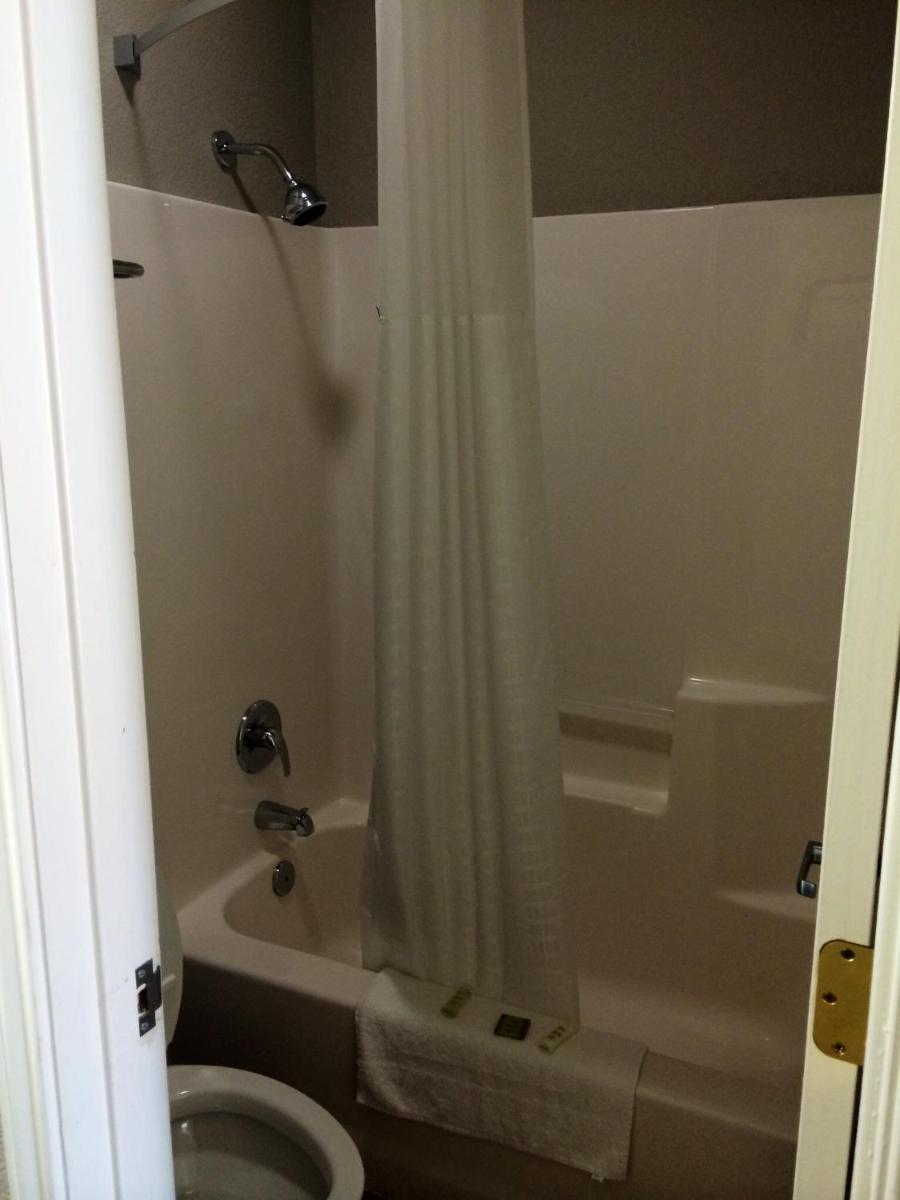 Super 8 by Wyndham San Antonio Near Fort Sam Houston - image 7