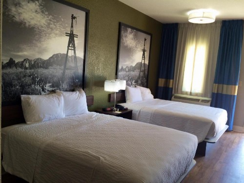 Super 8 by Wyndham San Antonio Near Fort Sam Houston - image 9