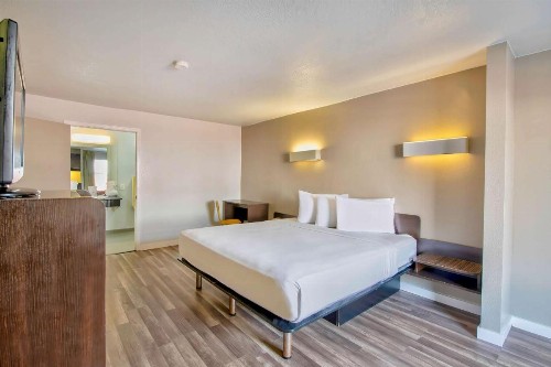 Studio 6-San Antonio TX - Airport - image 2