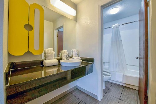 Studio 6-San Antonio TX - Airport - image 6