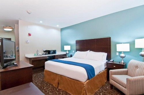 Holiday Inn Express & Suites San Antonio SE by AT&T Center an IHG Hotel - image 14
