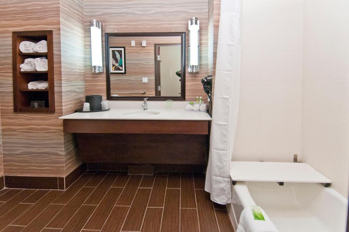 Holiday Inn Express & Suites San Antonio SE by AT&T Center an IHG Hotel - image 7
