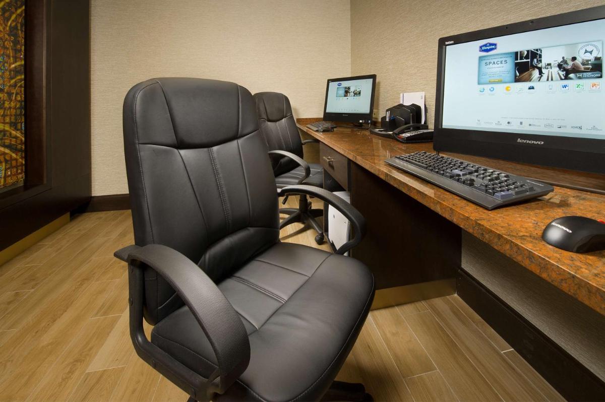 Hampton Inn & Suites San Antonio-Downtown/Market Square - image 2