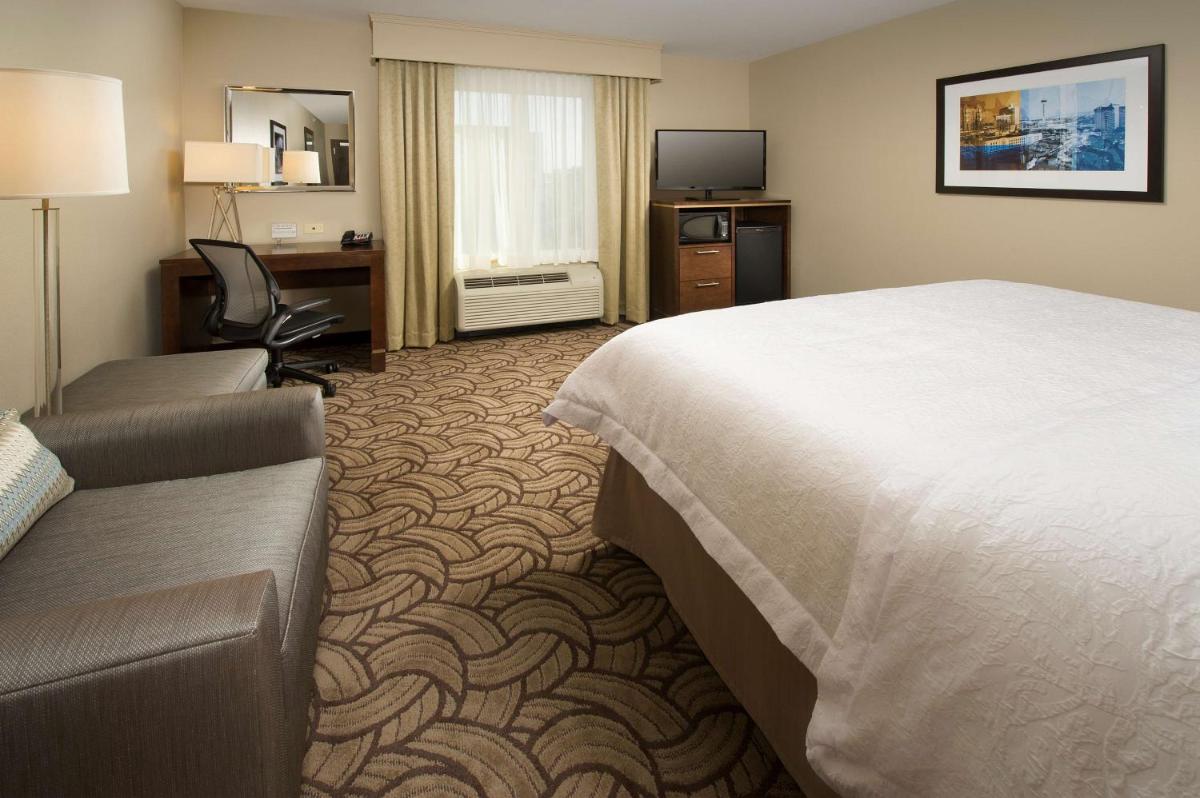 Hampton Inn & Suites San Antonio-Downtown/Market Square - image 4