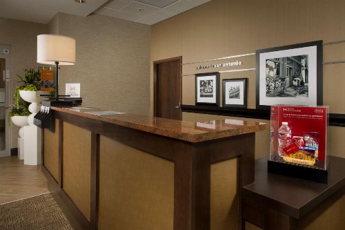 Hampton Inn & Suites San Antonio-Downtown/Market Square - image 5