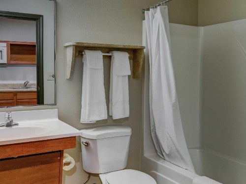 WoodSpring Suites San Antonio North Live Oak I-35 - image 21