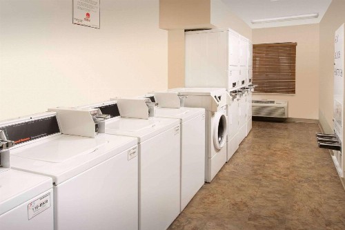 WoodSpring Suites San Antonio North Live Oak I-35 - image 23