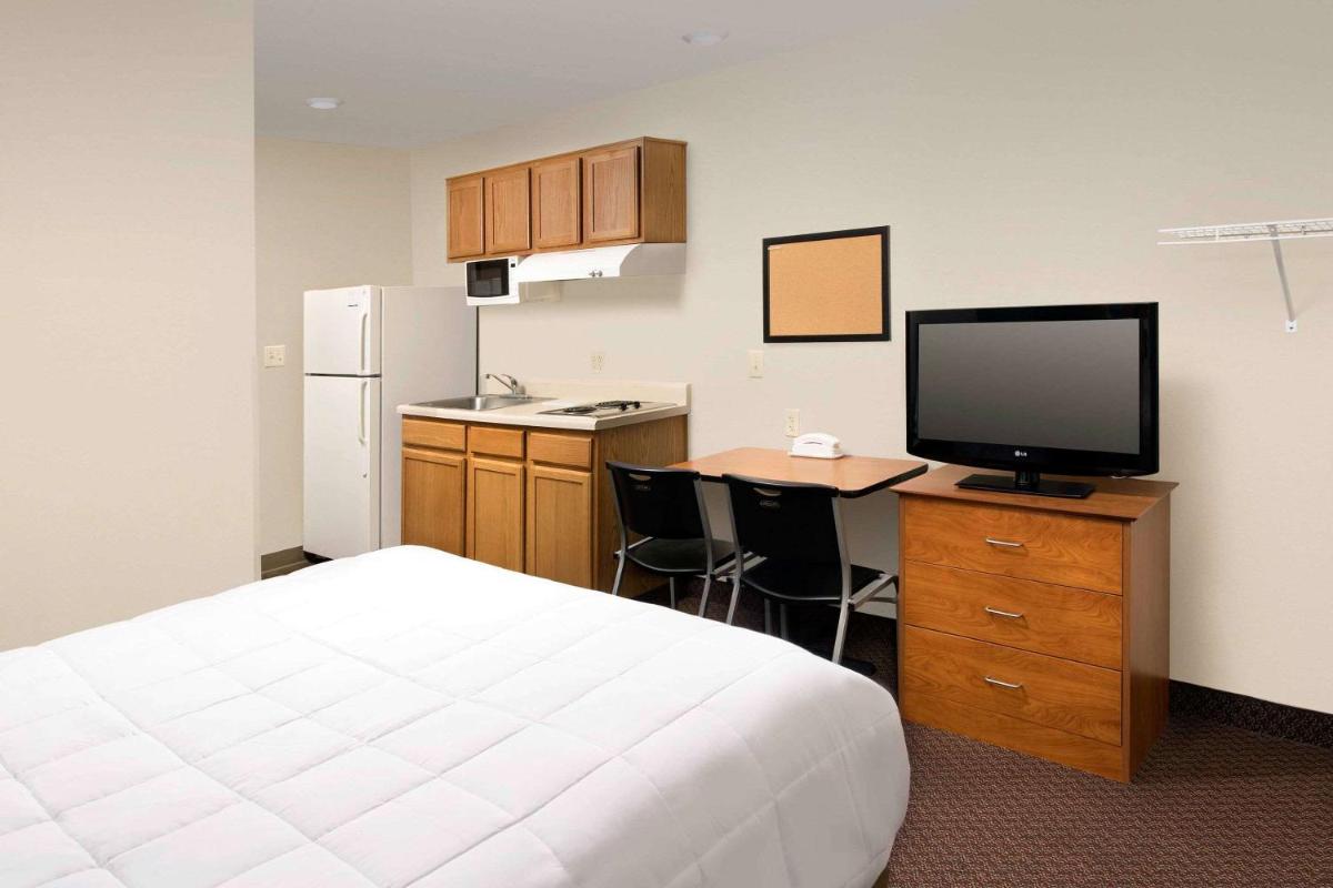 WoodSpring Suites San Antonio North Live Oak I-35 - image 5