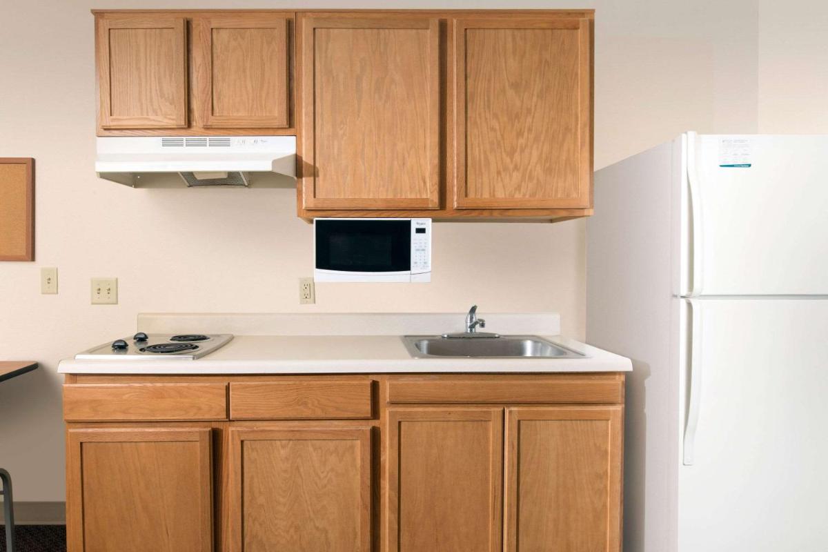 WoodSpring Suites San Antonio North Live Oak I-35 - image 6