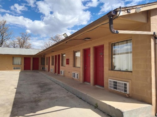 American Motel - image 7