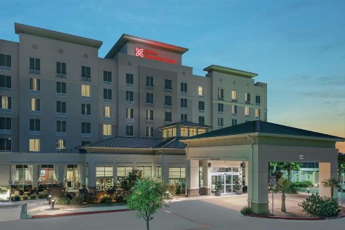 Hilton Garden Inn San Antonio/Rim Pass Drive - image 1