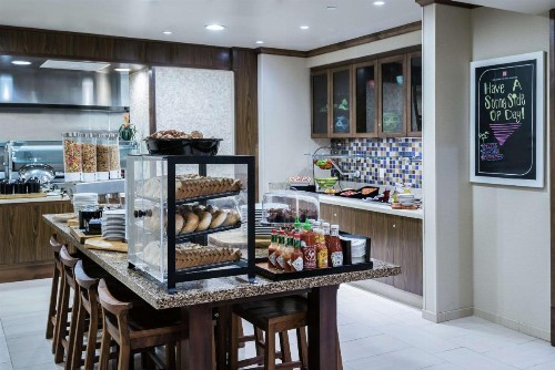 Hilton Garden Inn San Antonio/Rim Pass Drive - image 10