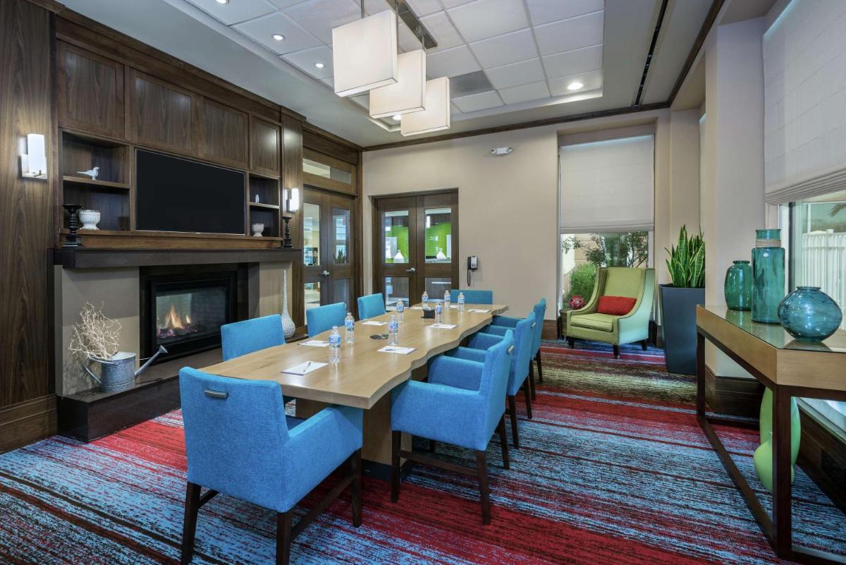 Hilton Garden Inn San Antonio/Rim Pass Drive - image 3