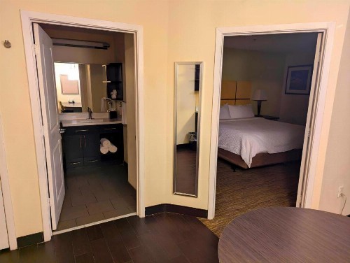 Candlewood Suites San Antonio Airport - image 10