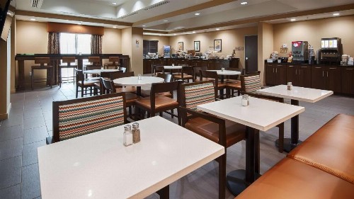 Best Western Plus Elmendorf Hotel - image 11