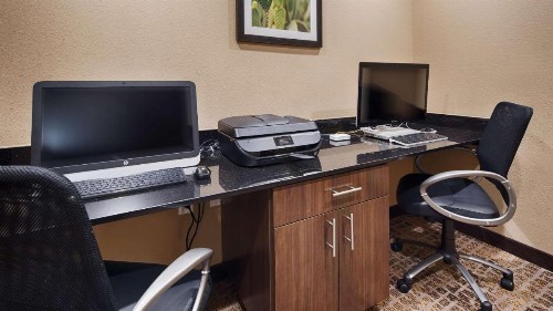 Best Western Plus Elmendorf Hotel - image 13