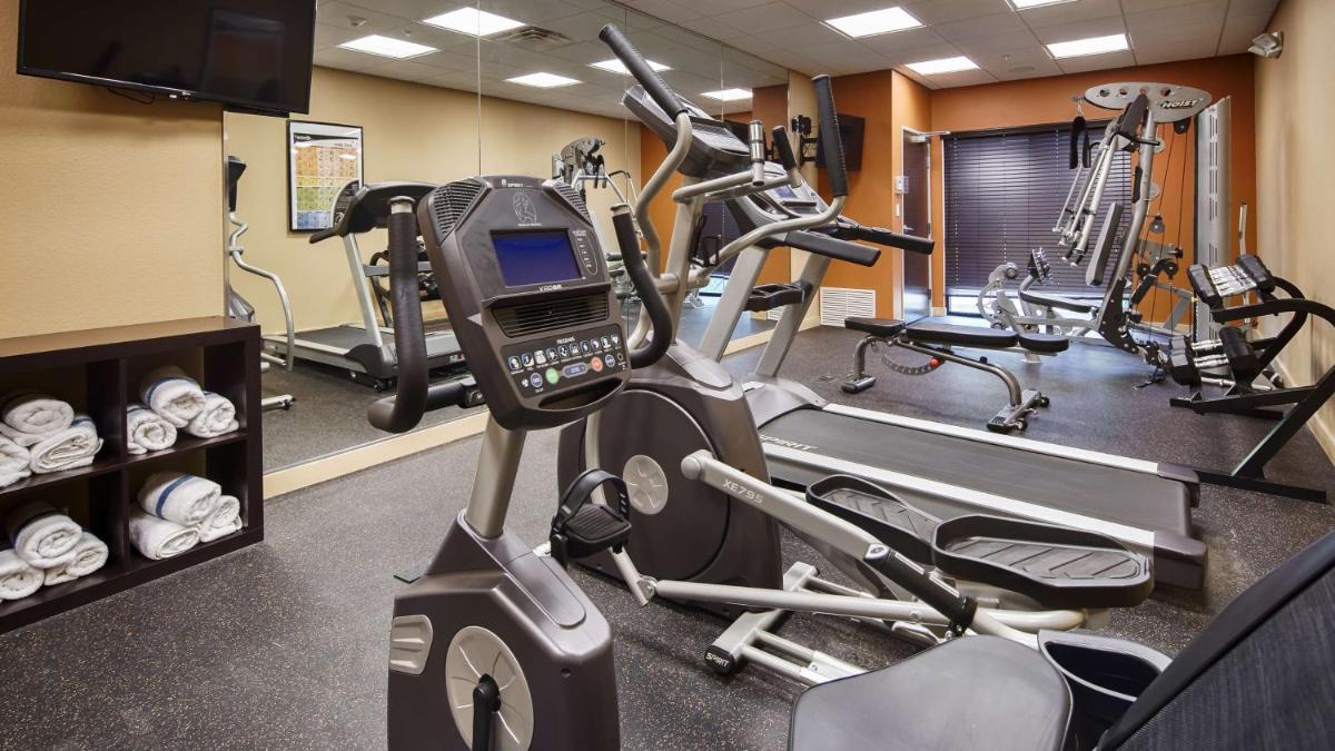 Best Western Plus Elmendorf Hotel - image 2