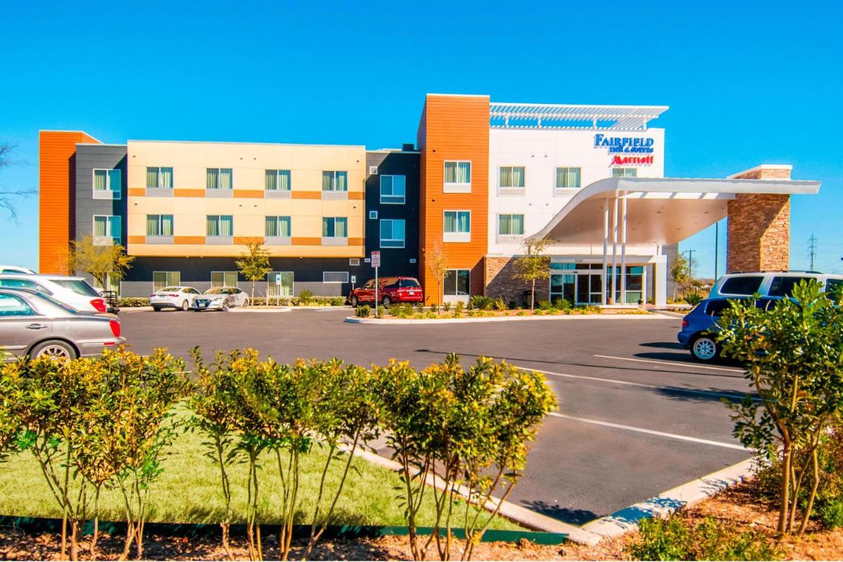 Fairfield Inn & Suites by Marriott San Antonio Brooks City Base - image 2