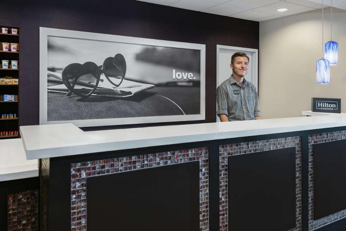 Hampton Inn & Suites San Antonio Brooks City Base TX - image 3