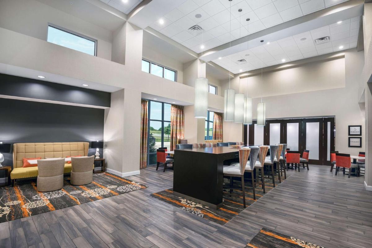 Hampton Inn & Suites San Antonio Brooks City Base TX - image 4