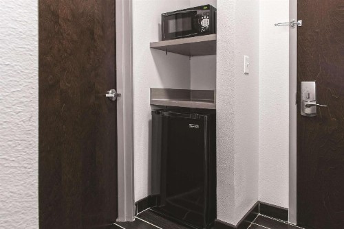 La Quinta by Wyndham San Antonio by AT&T Center - image 12