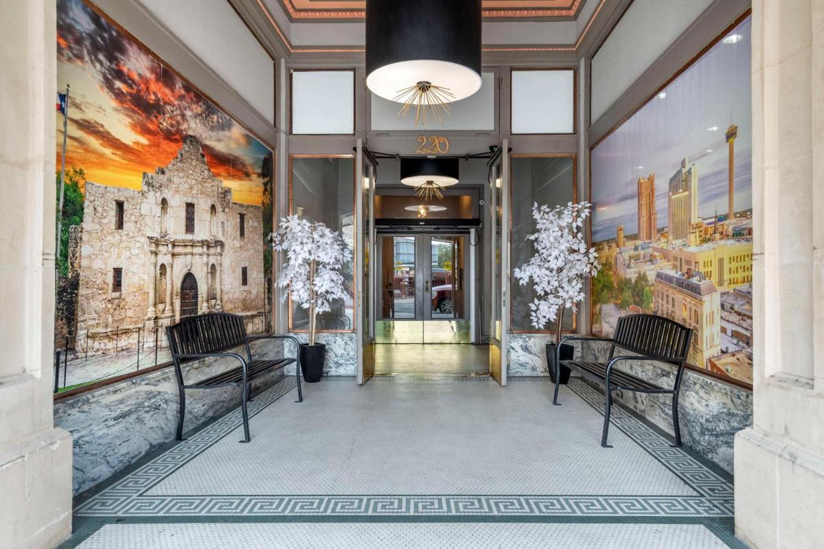 Best Western Premier Historic Travelers Hotel Alamo/Riverwalk - image 4