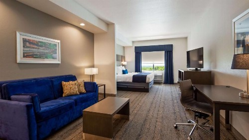 Best Western Plus Roland Inn & Suites - image 11
