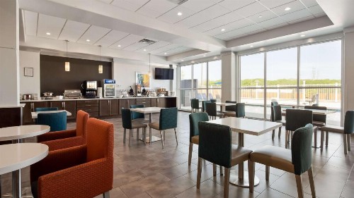 Best Western Plus Roland Inn & Suites - image 14