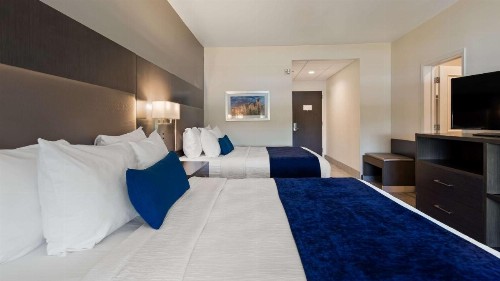 Best Western Plus Roland Inn & Suites - image 17