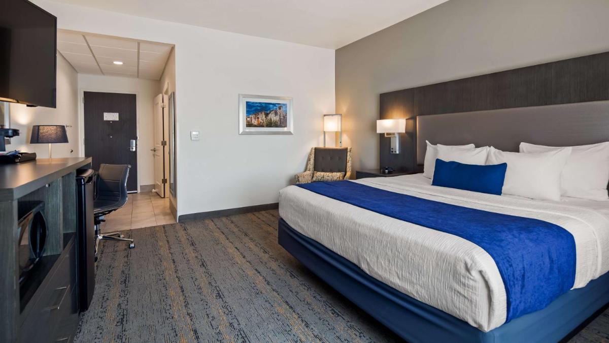 Best Western Plus Roland Inn & Suites - image 2