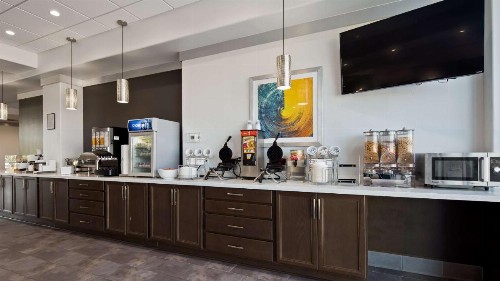 Best Western Plus Roland Inn & Suites - image 20