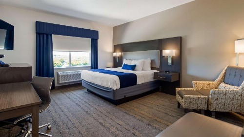 Best Western Plus Roland Inn & Suites - image 24
