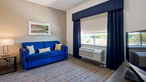 Best Western Plus Roland Inn & Suites - image 26