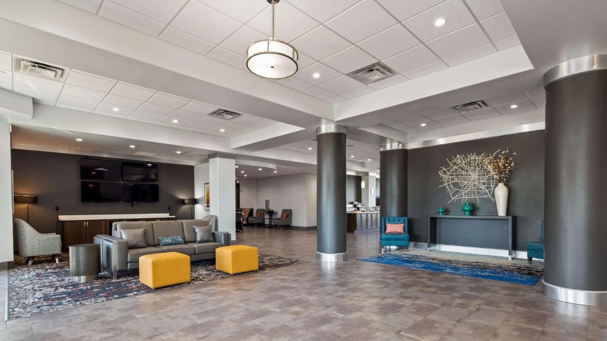 Best Western Plus Roland Inn & Suites - image 5