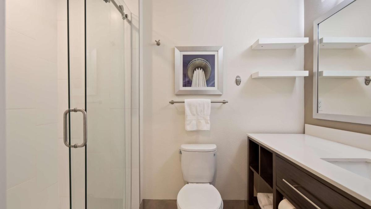Best Western Plus Roland Inn & Suites - image 6