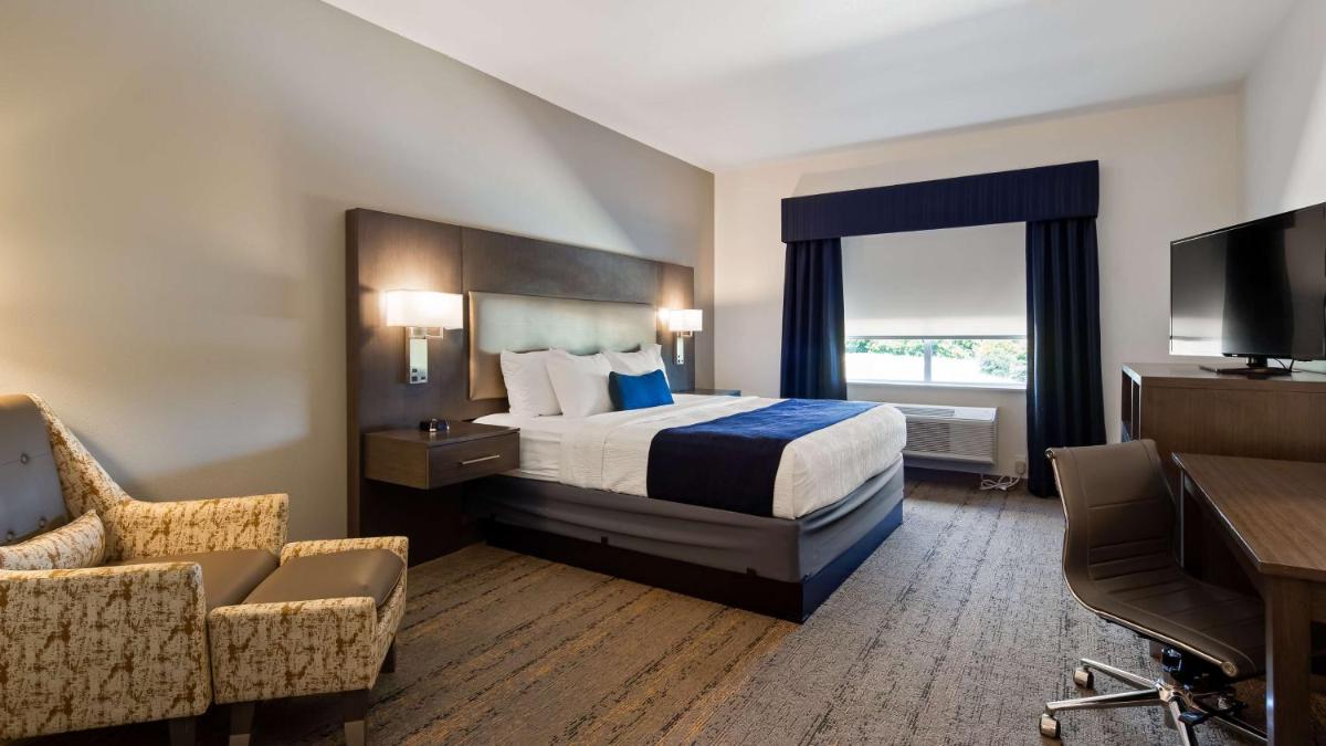 Best Western Plus Roland Inn & Suites - image 7