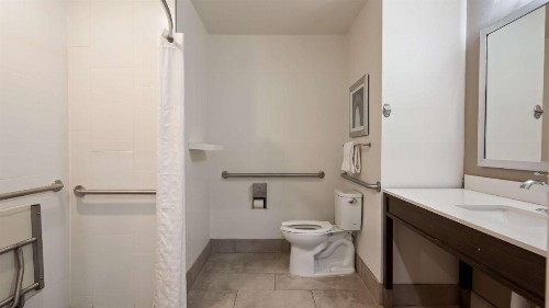 Best Western Plus Roland Inn & Suites - image 9