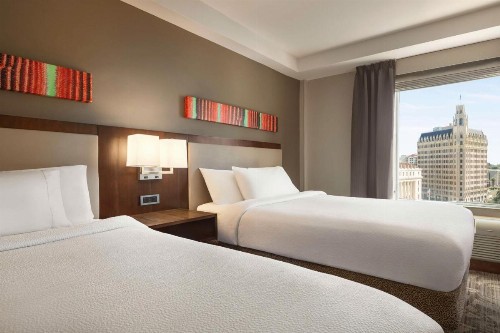 Hilton Garden Inn San Antonio Downtown - image 13